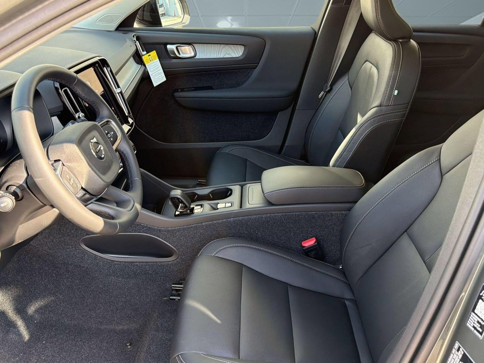 New 2026 Volvo XC40 B5 Core w/ Climate Package AWD/4WD image 5