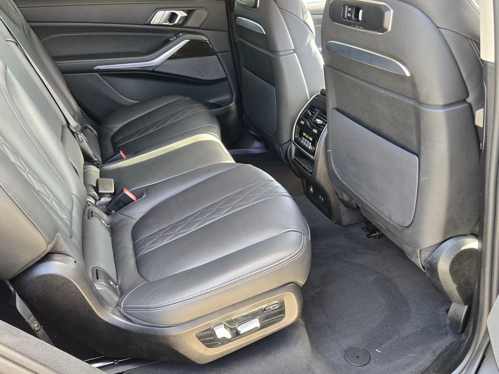 Used 2025 BMW X7 xDrive40i image 16