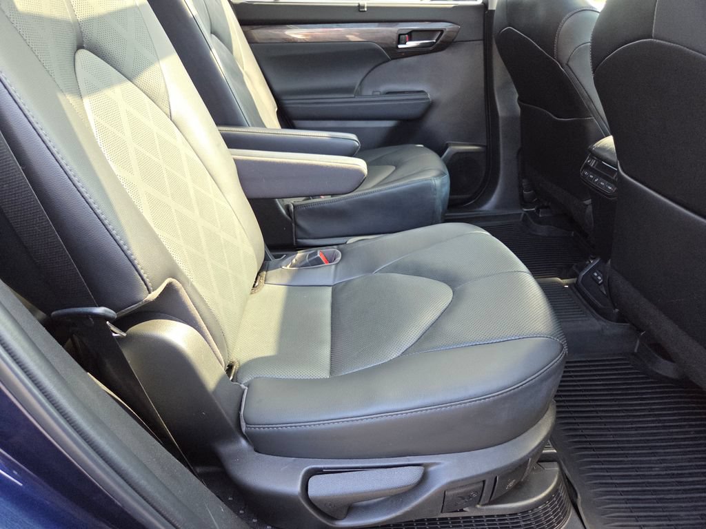 Used 2022 Toyota Highlander Platinum AWD/4WD image 34