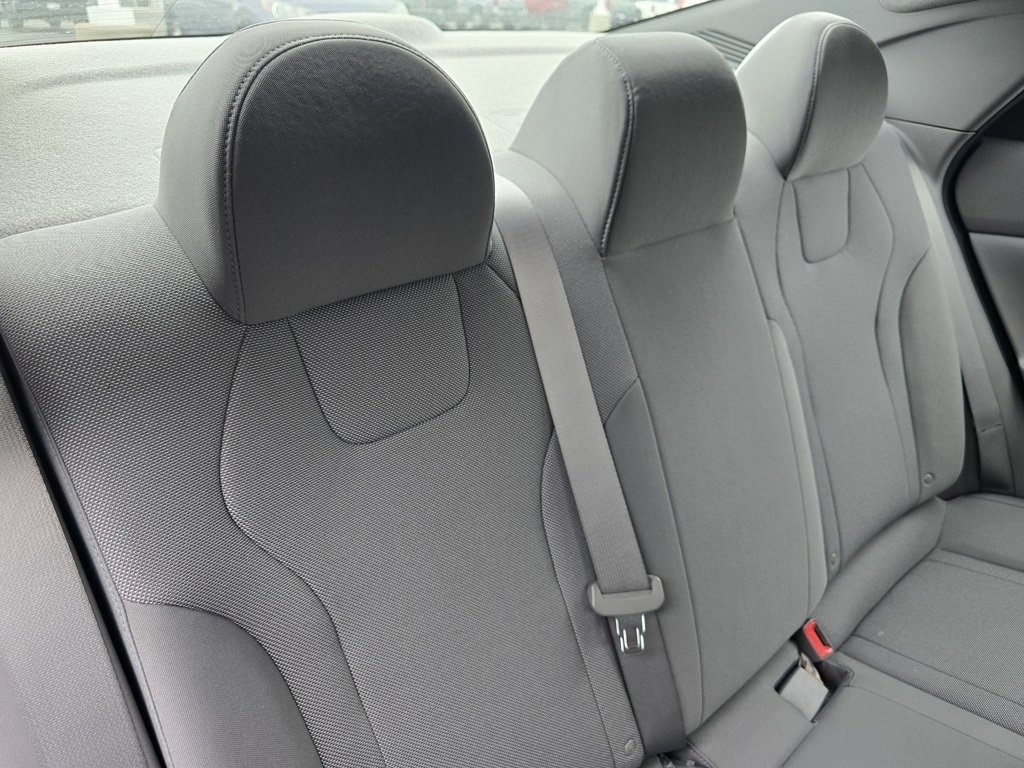 Used 2021 Hyundai Elantra SE image 14