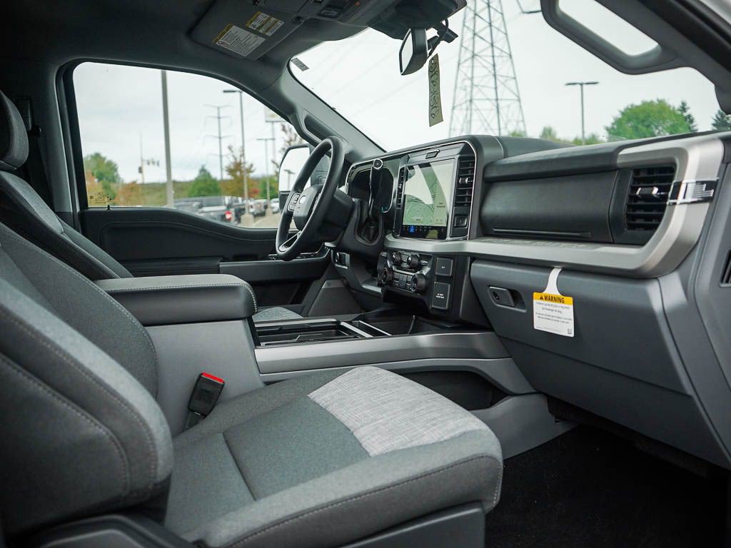 New 2026 Ford F350 XLT w/ XLT Premium Package AWD/4WD image 8