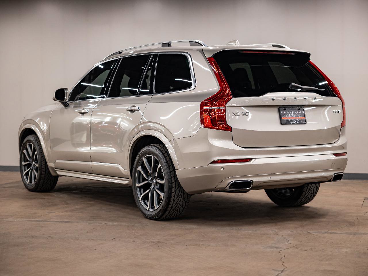 Used 2017 Volvo XC90 T6 Momentum w/ Momentum Plus Package AWD/4WD image 32