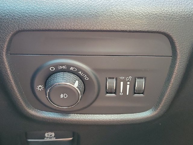 Used 2023 Jeep Grand Cherokee Overland w/ Luxury Tech Group IV RWD image 28