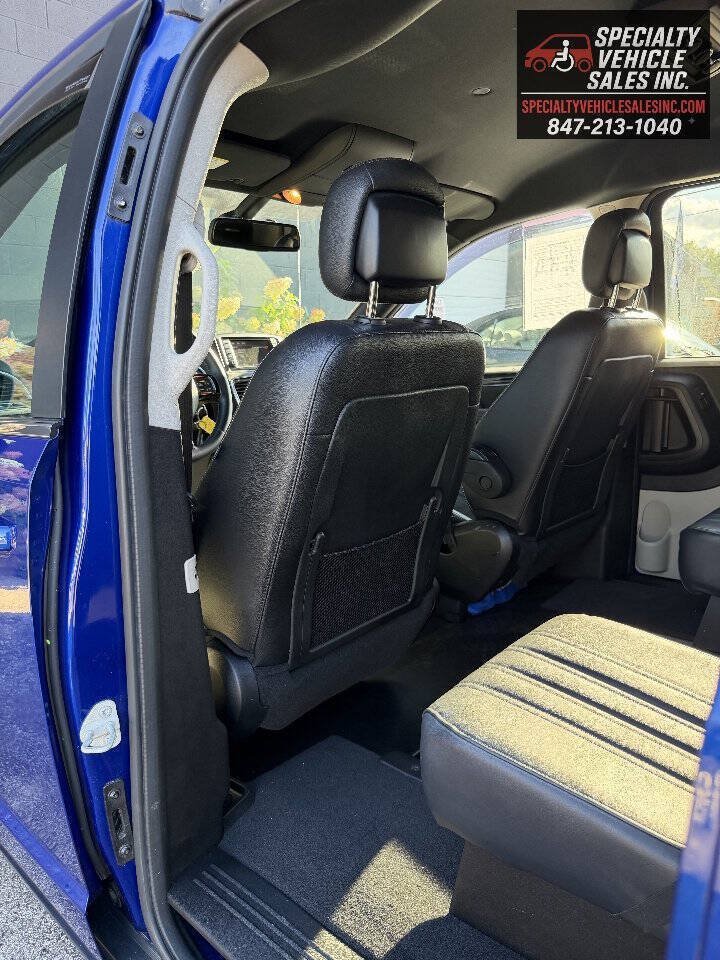Used 2018 Dodge Grand Caravan SXT FWD image 31