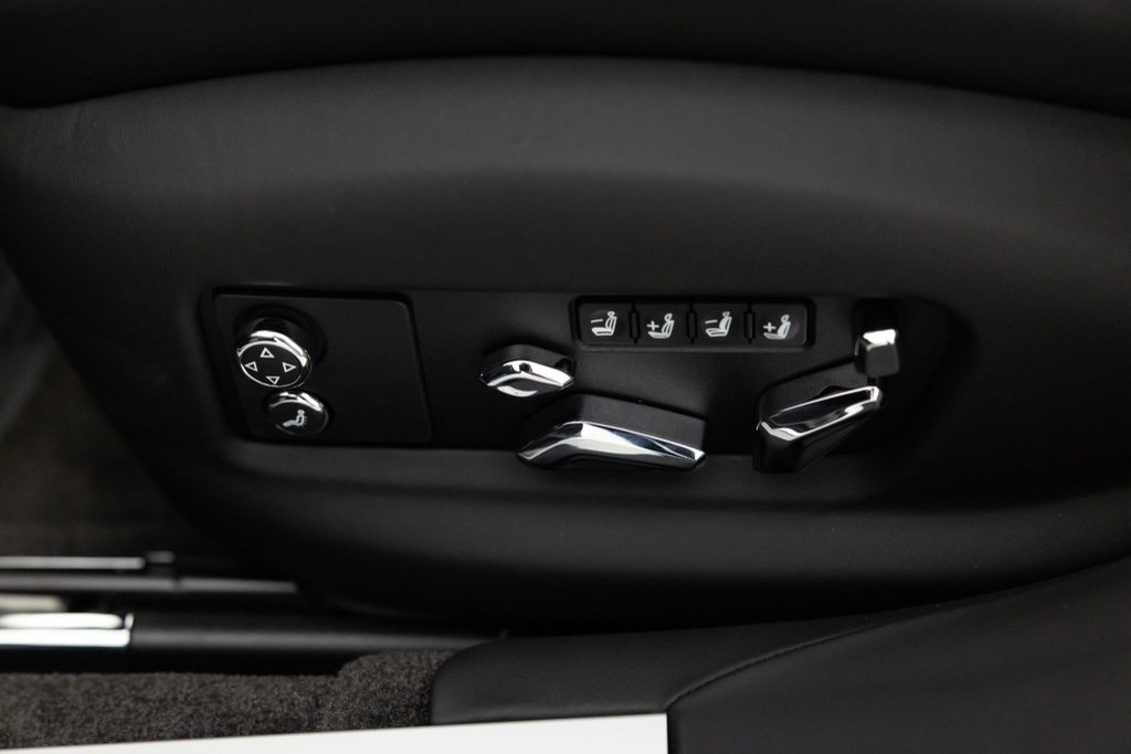 New 2025 Bentley Flying Spur Plug-In Hybrid image 10