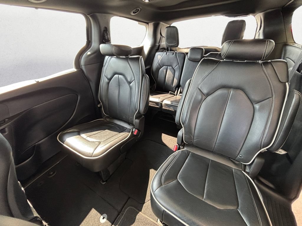 Used 2025 Chrysler Pacifica Limited FWD image 9