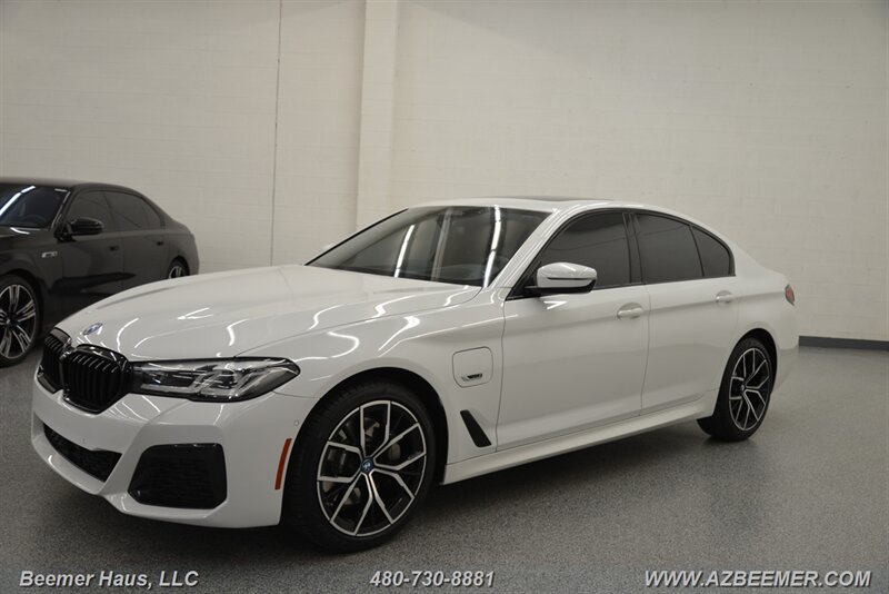 Used 2023 BMW 530e w/ M Sport Package RWD image 4
