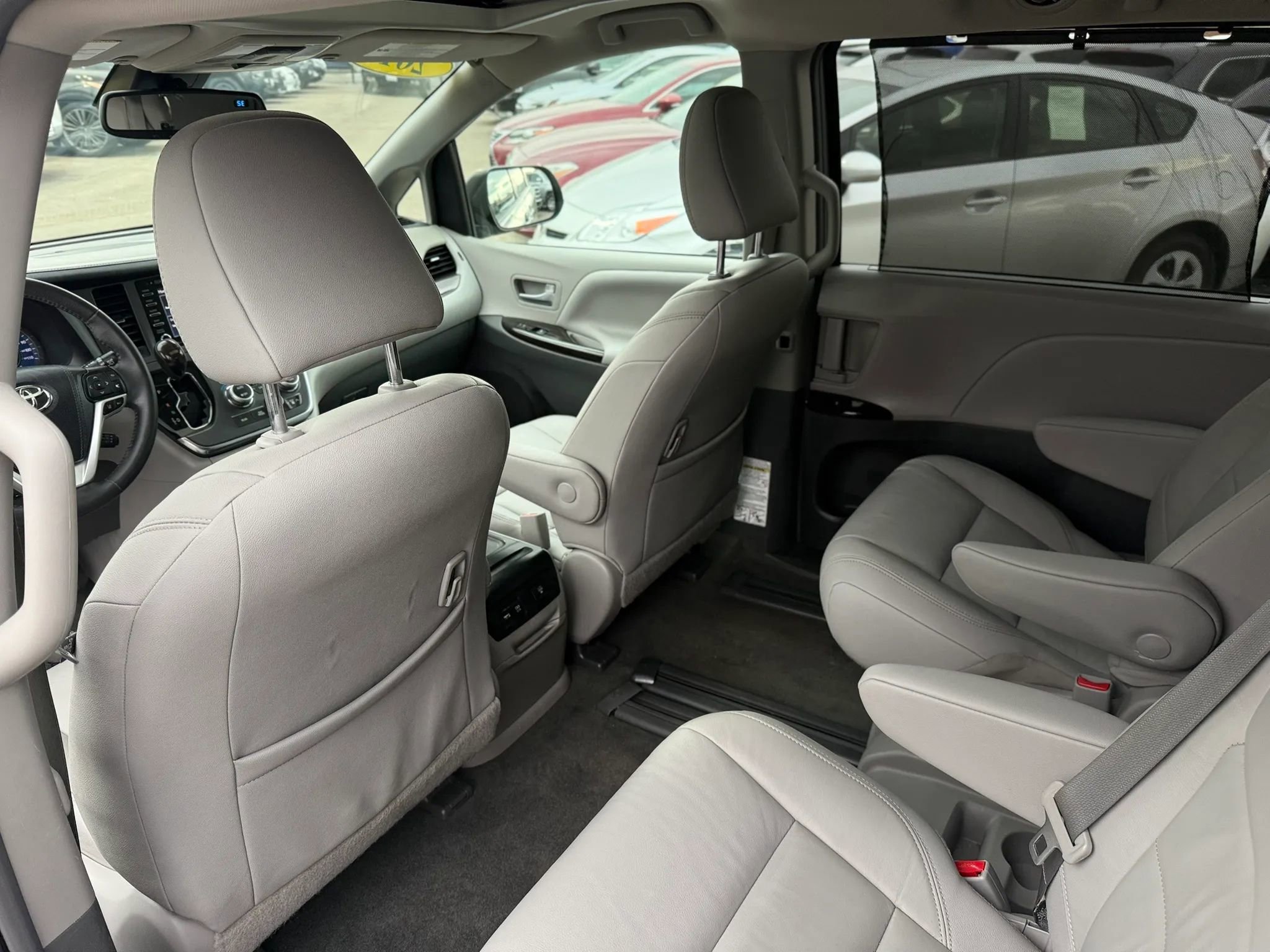 Used 2018 Toyota Sienna XLE w/ XLE Navigation Package FWD image 15