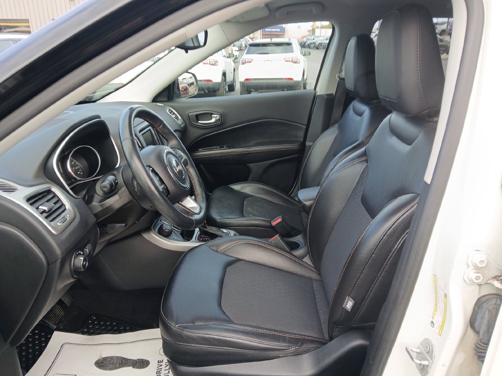 Used 2018 Jeep Compass Latitude w/ Cold Weather Group AWD/4WD image 11