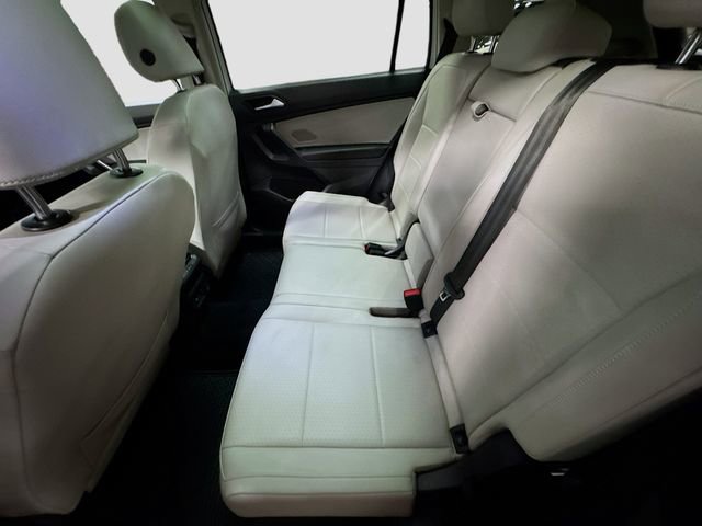 Used 2021 Volkswagen Tiguan SE w/ Panoramic Sunroof Package image 26