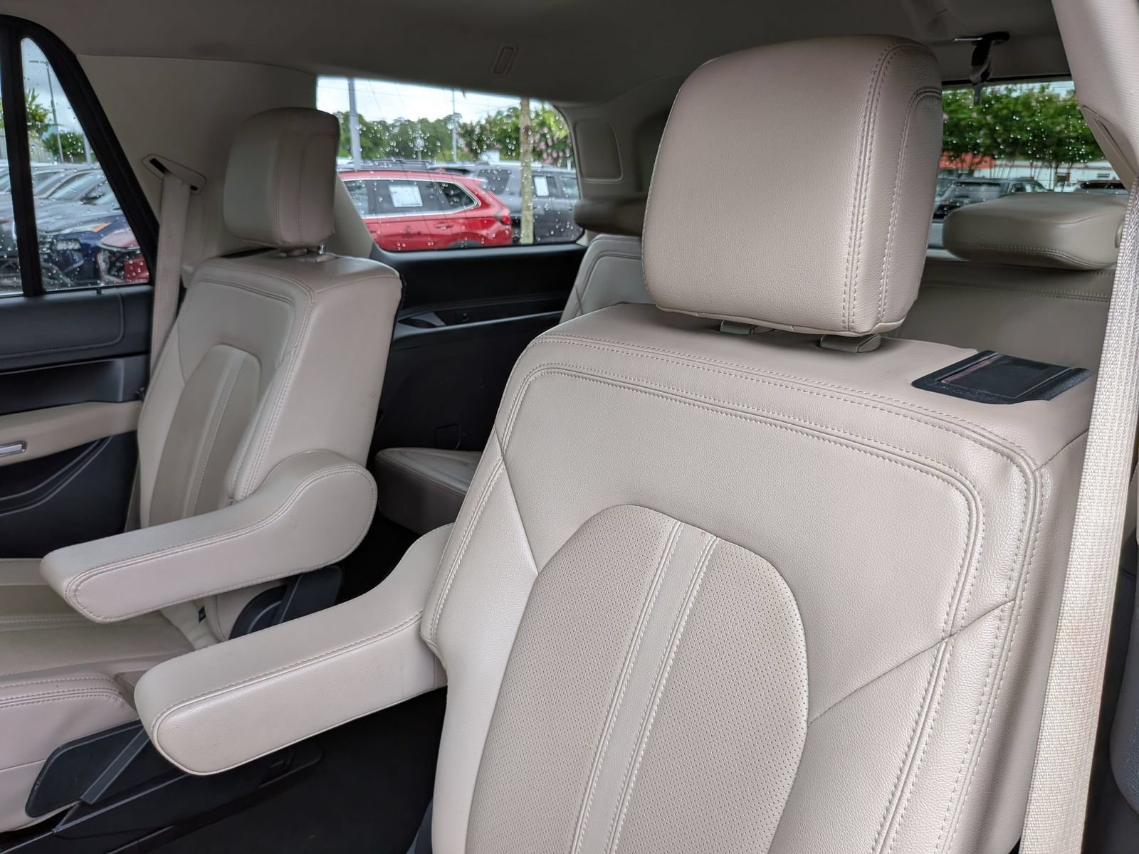 Used 2024 Ford Expedition Limited RWD image 31