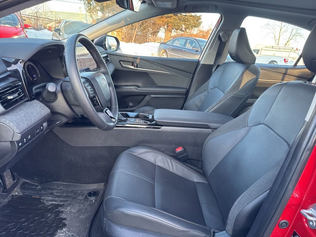 Used 2025 Toyota Camry XLE image 17