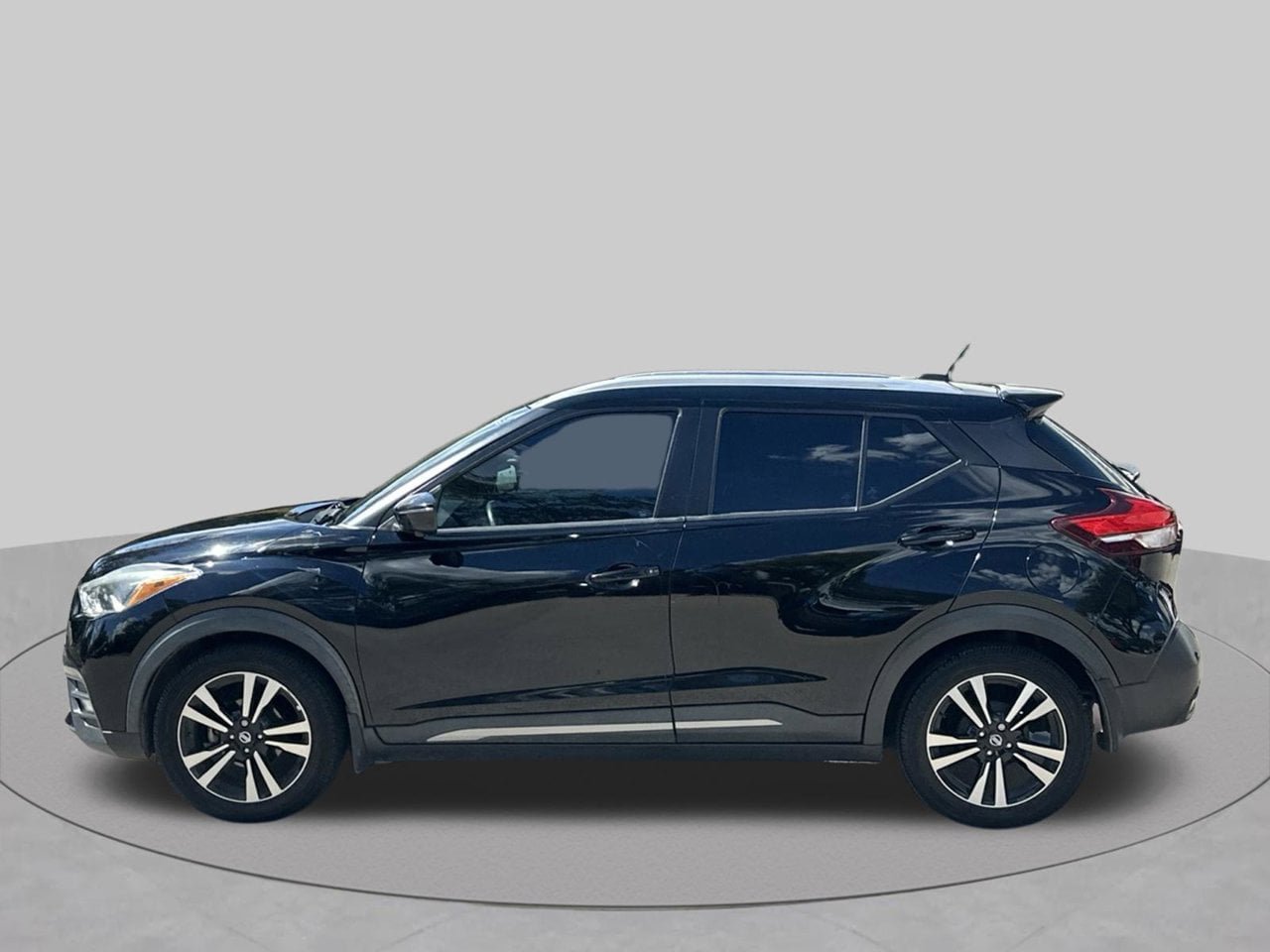 Used 2020 Nissan Kicks SR FWD image 2