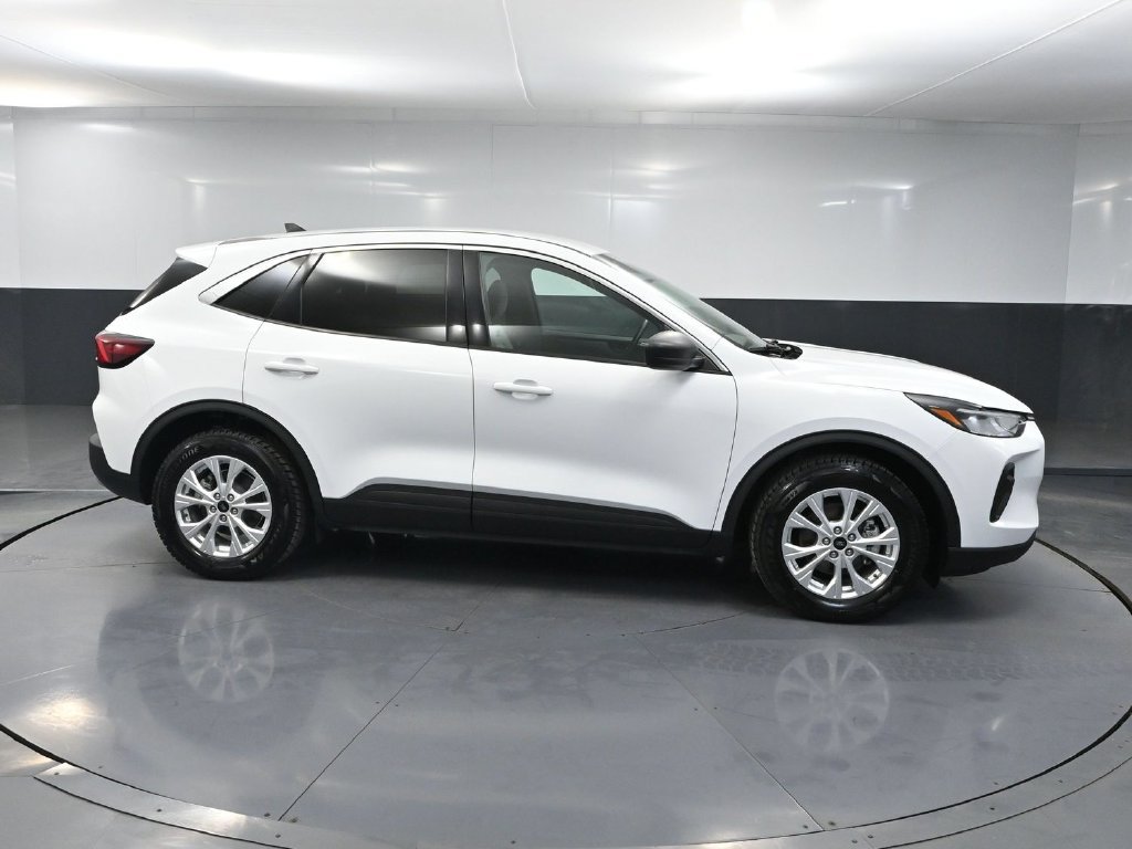 Used 2023 Ford Escape Active w/ Cold Weather Package FWD image 3