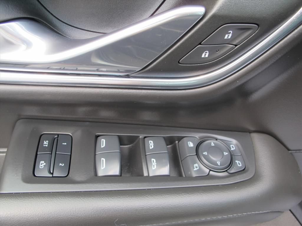 Used 2024 Chevrolet Tahoe Z71 w/ Luxury Package AWD/4WD image 12