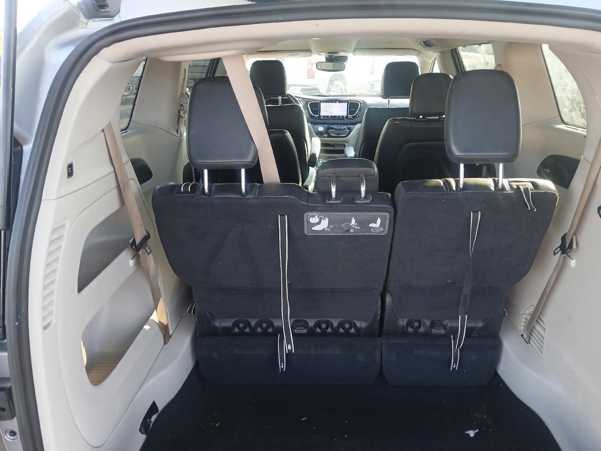 Used 2021 Chrysler Pacifica Touring-L w/ Premium & Safety Sphere Group FWD image 20