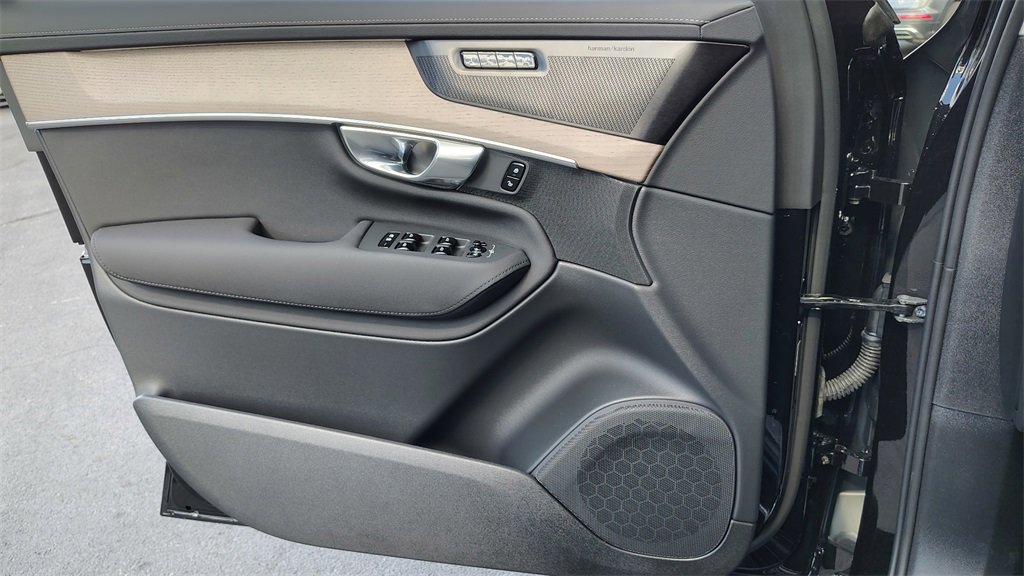 New 2026 Volvo XC90 B6 Plus image 8