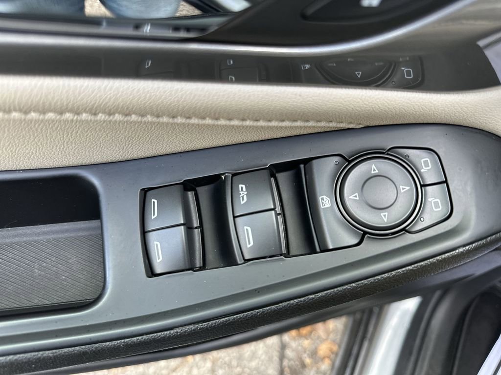 Certified 2023 Chevrolet Traverse LT image 24