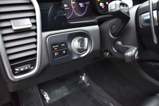 Used 2021 Porsche Cayenne AWD/4WD image 24
