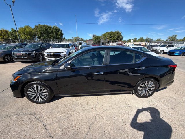 Used 2025 Nissan Altima 2.5 SV FWD image 2