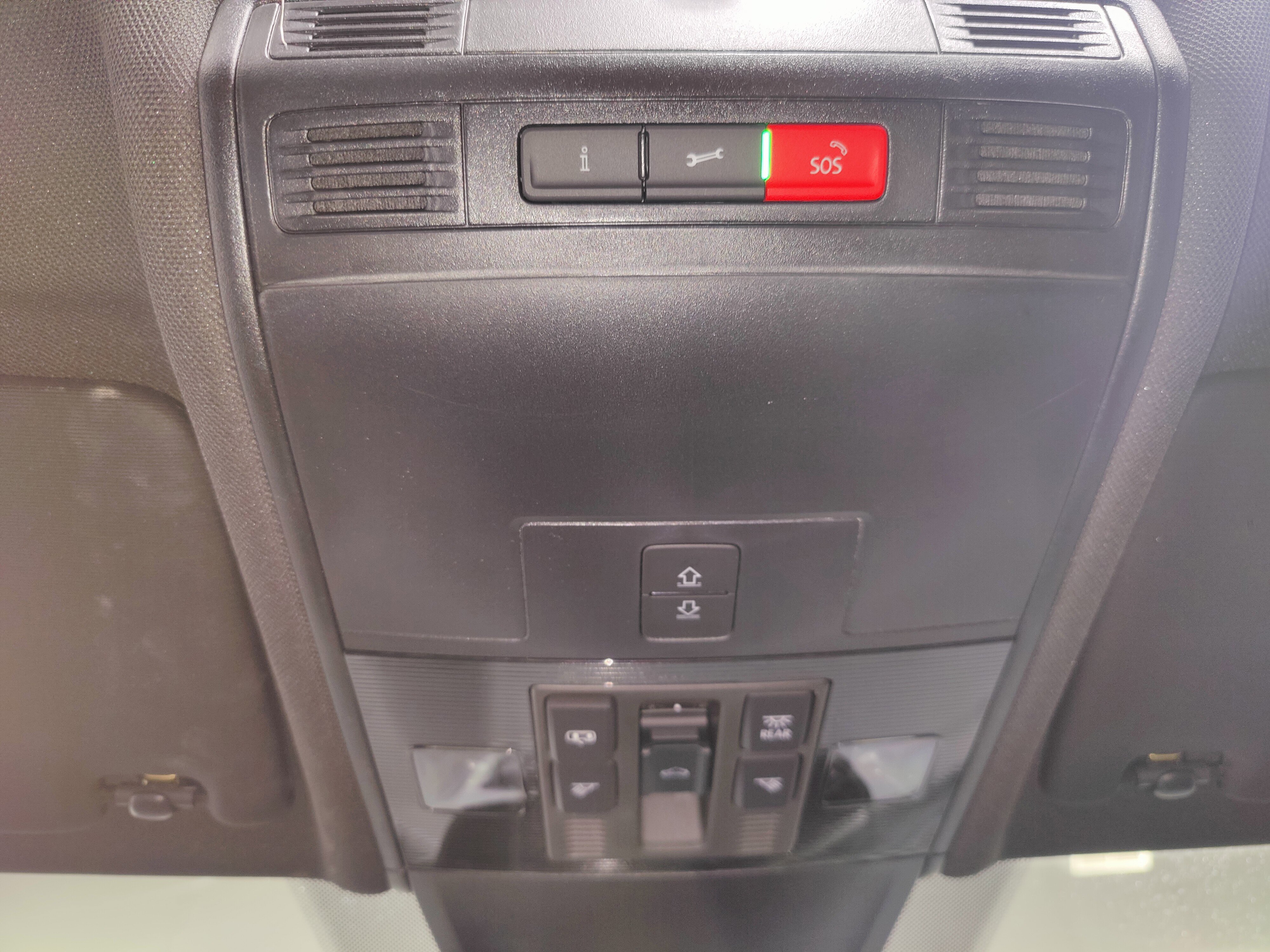 Used 2024 Volkswagen Tiguan SEL R-Line image 35