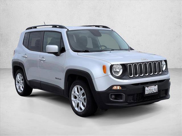 Used 2016 Jeep Renegade Latitude FWD image 3