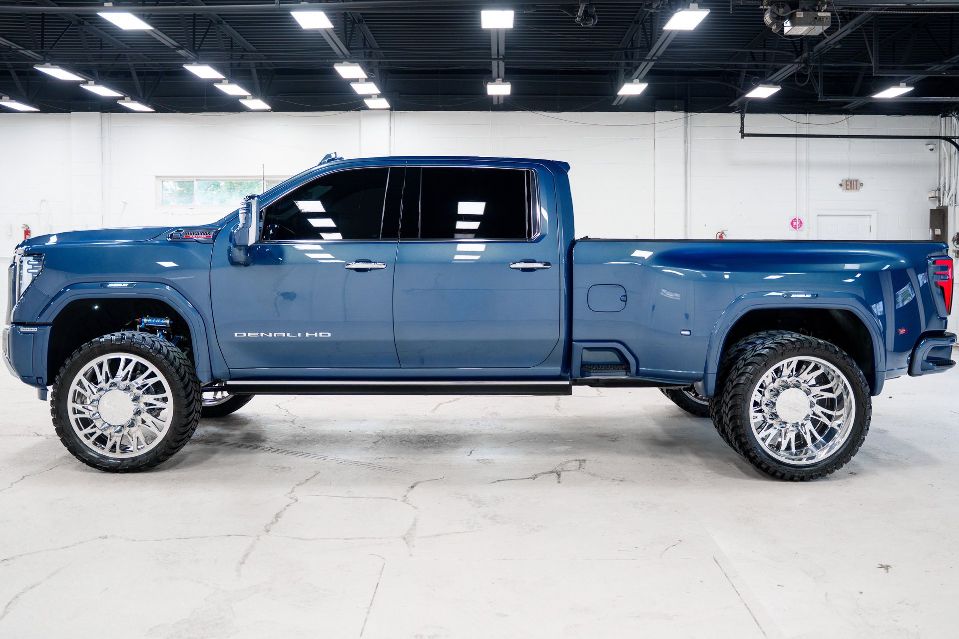 Used 2026 GMC Sierra 3500 Denali w/ Denali Reserve Package AWD/4WD image 13
