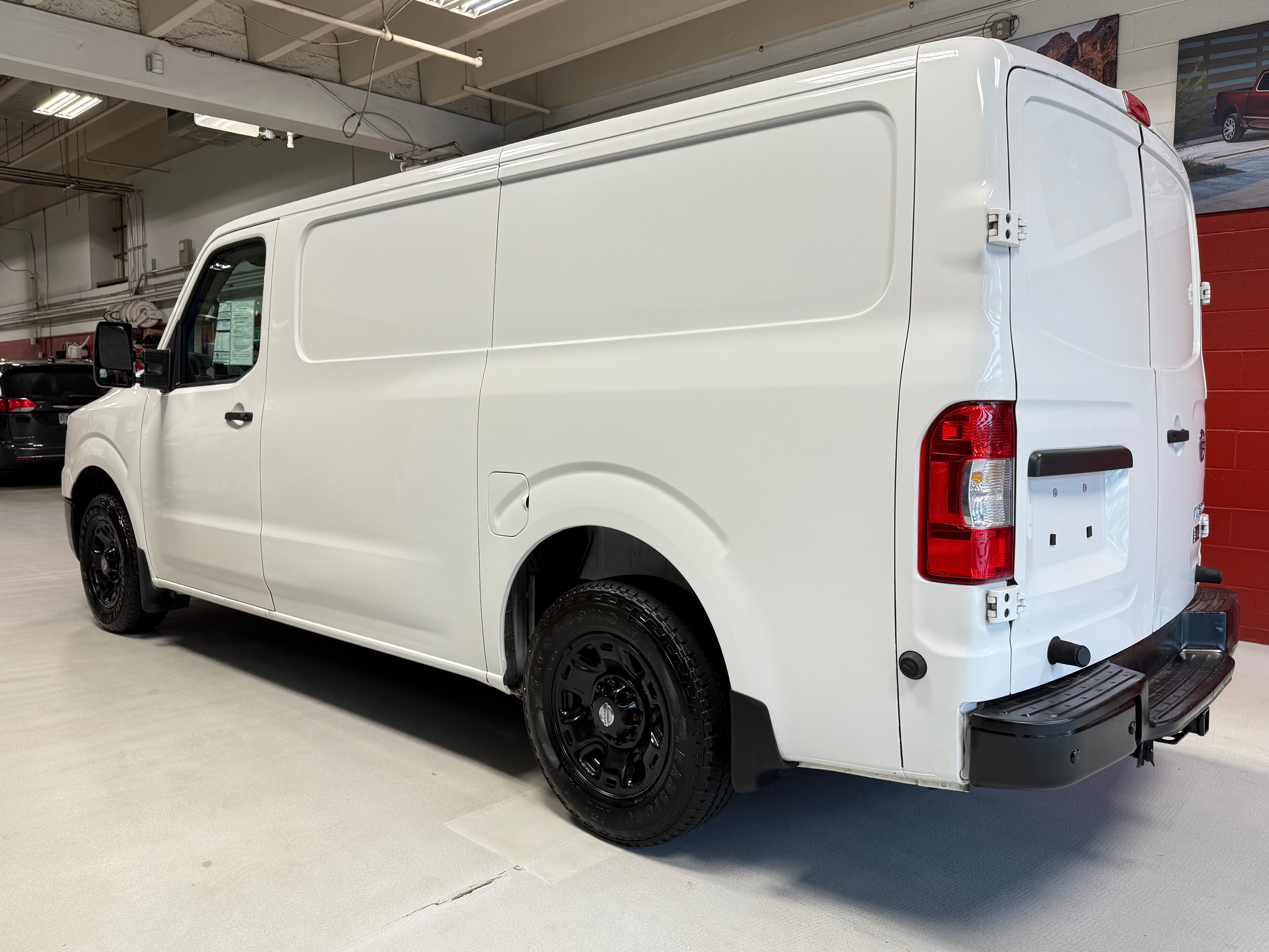 Used 2016 Nissan NV 2500 SV RWD image 3