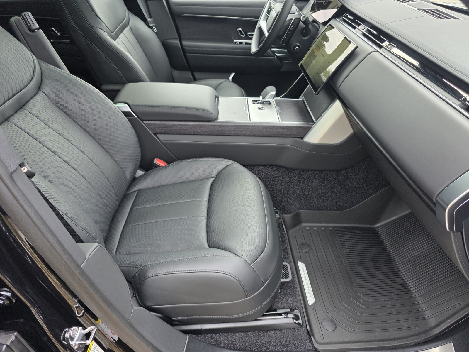 New 2026 Land Rover Range Rover SE AWD/4WD image 3
