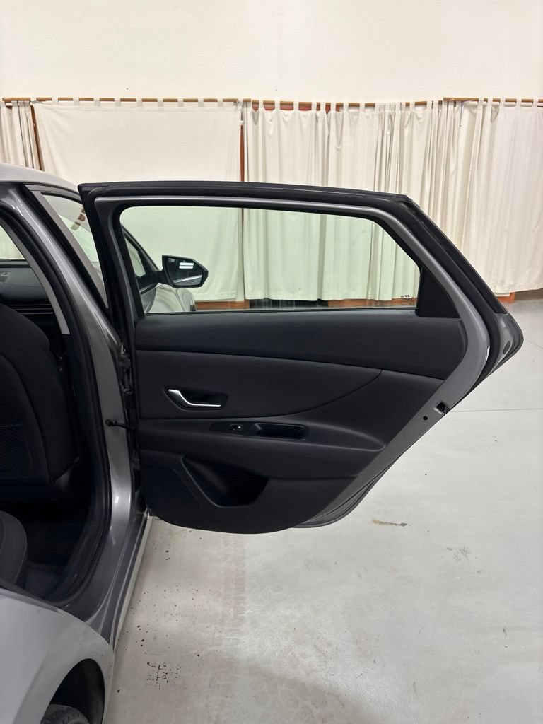 Used 2025 Hyundai Elantra SEL FWD image 27