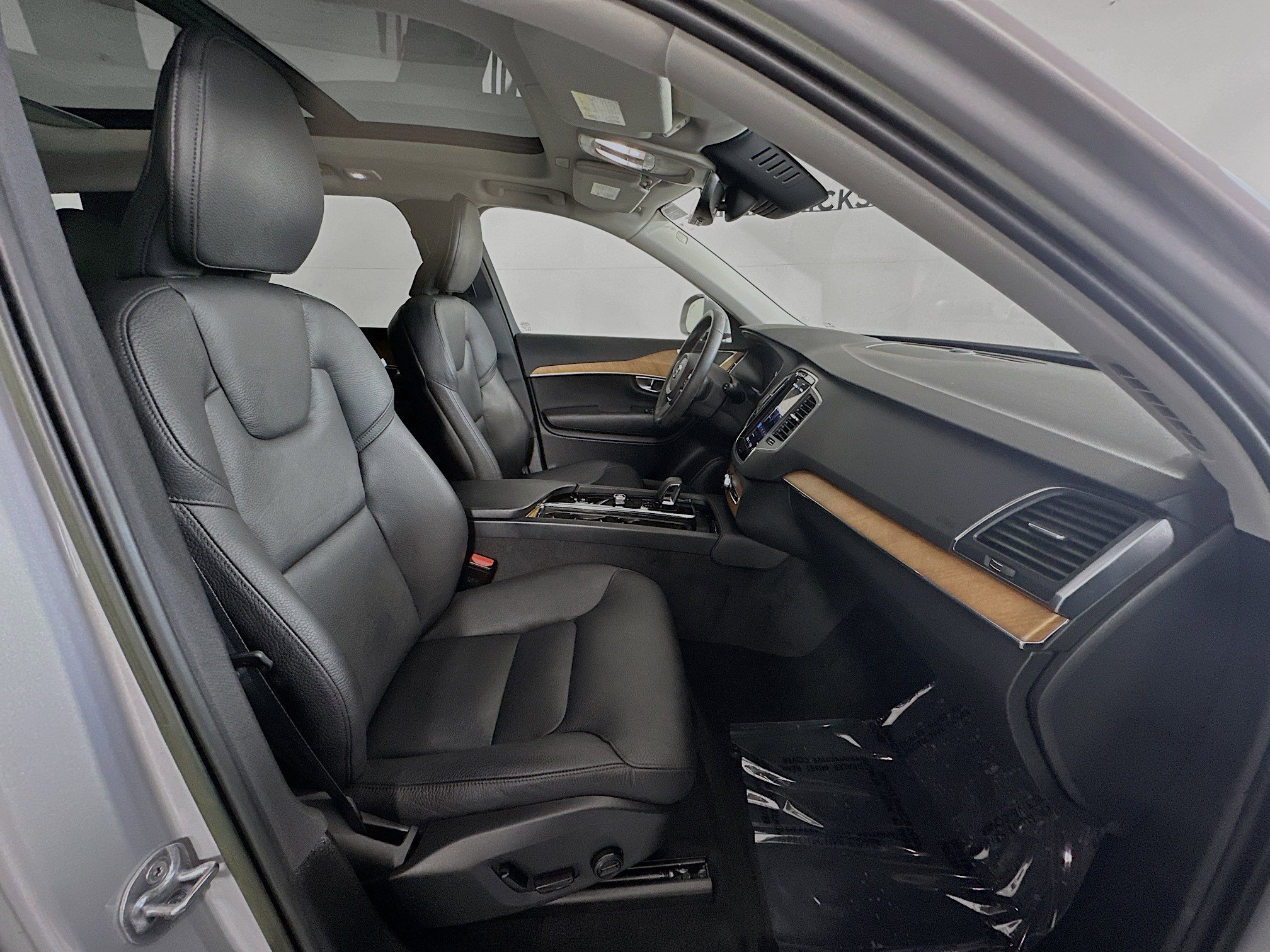 Used 2023 Volvo XC90 B6 Core image 27