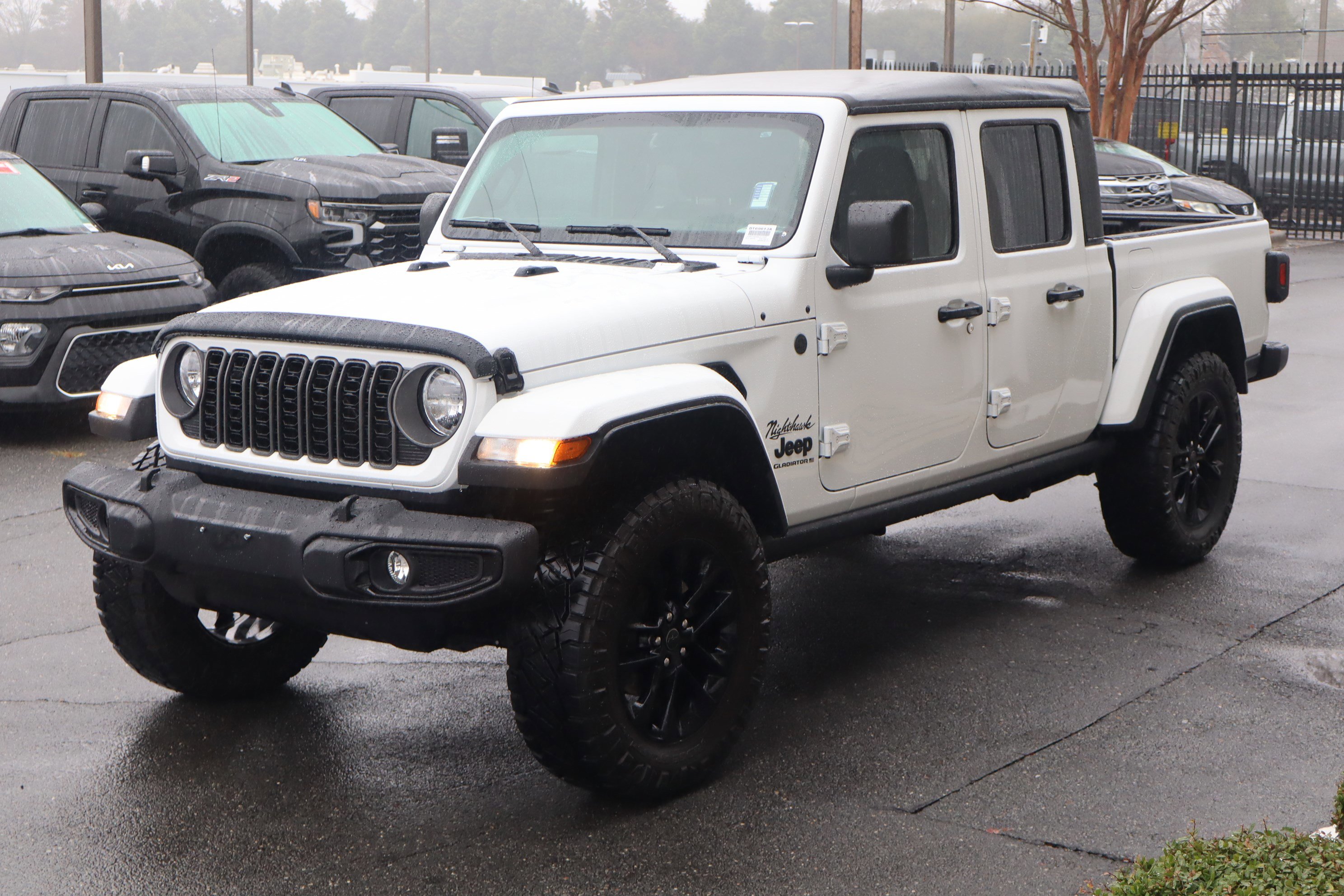 Used 2025 Jeep Gladiator Sport image 5