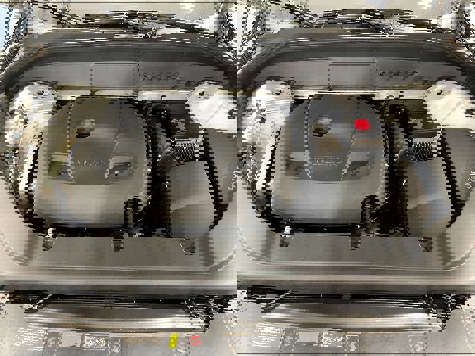 Used 2019 Volvo XC60 T6 Momentum w/ Multimedia Package image 29