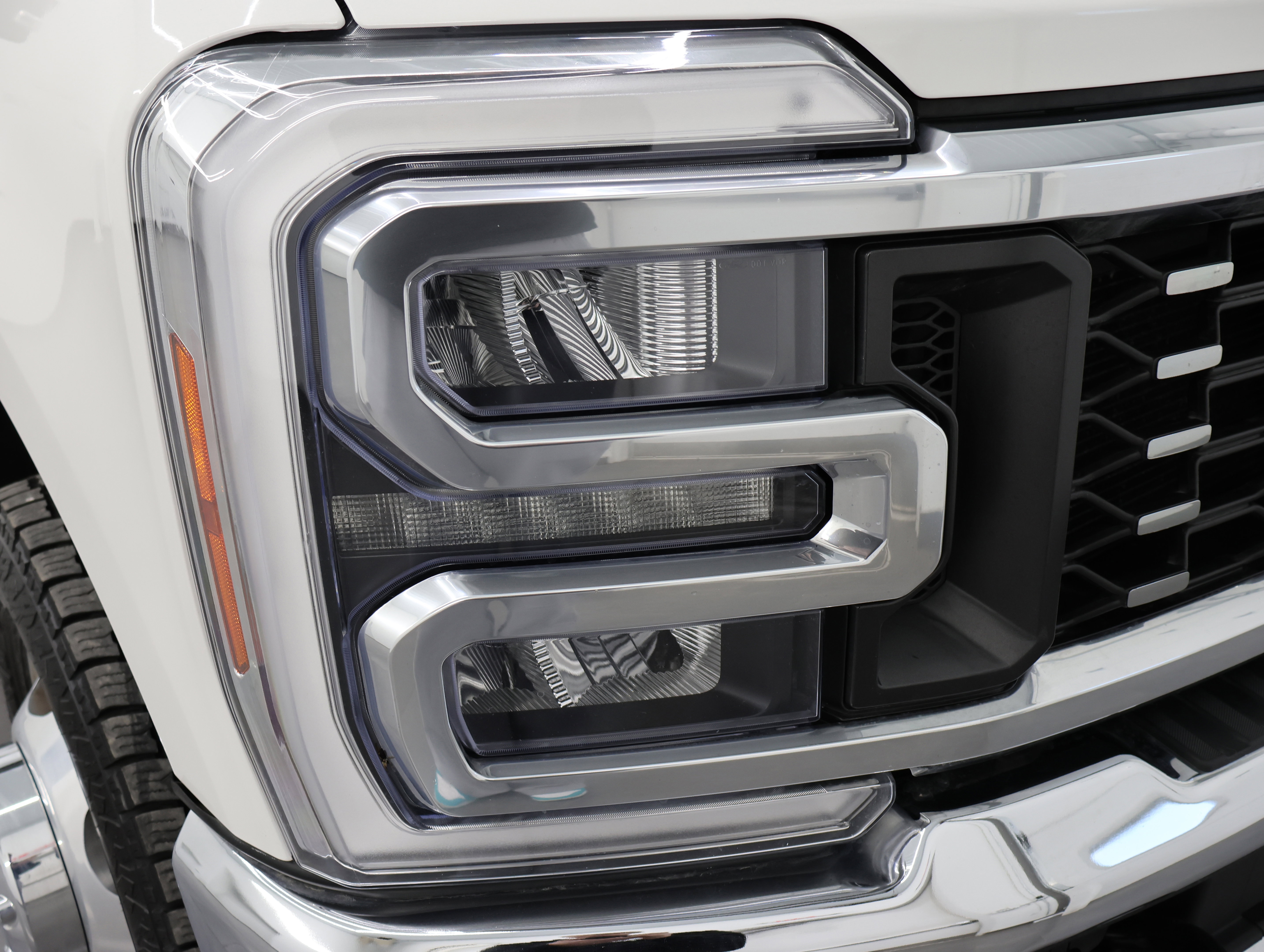 Used 2023 Ford F350 Lariat w/ FX4 Off-Road Package image 25