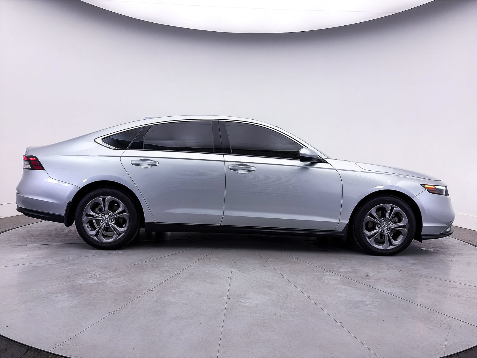 Used 2024 Honda Accord EX image 39