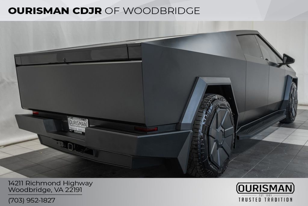 Used 2024 Tesla Cybertruck AWD Crew Cab image 5