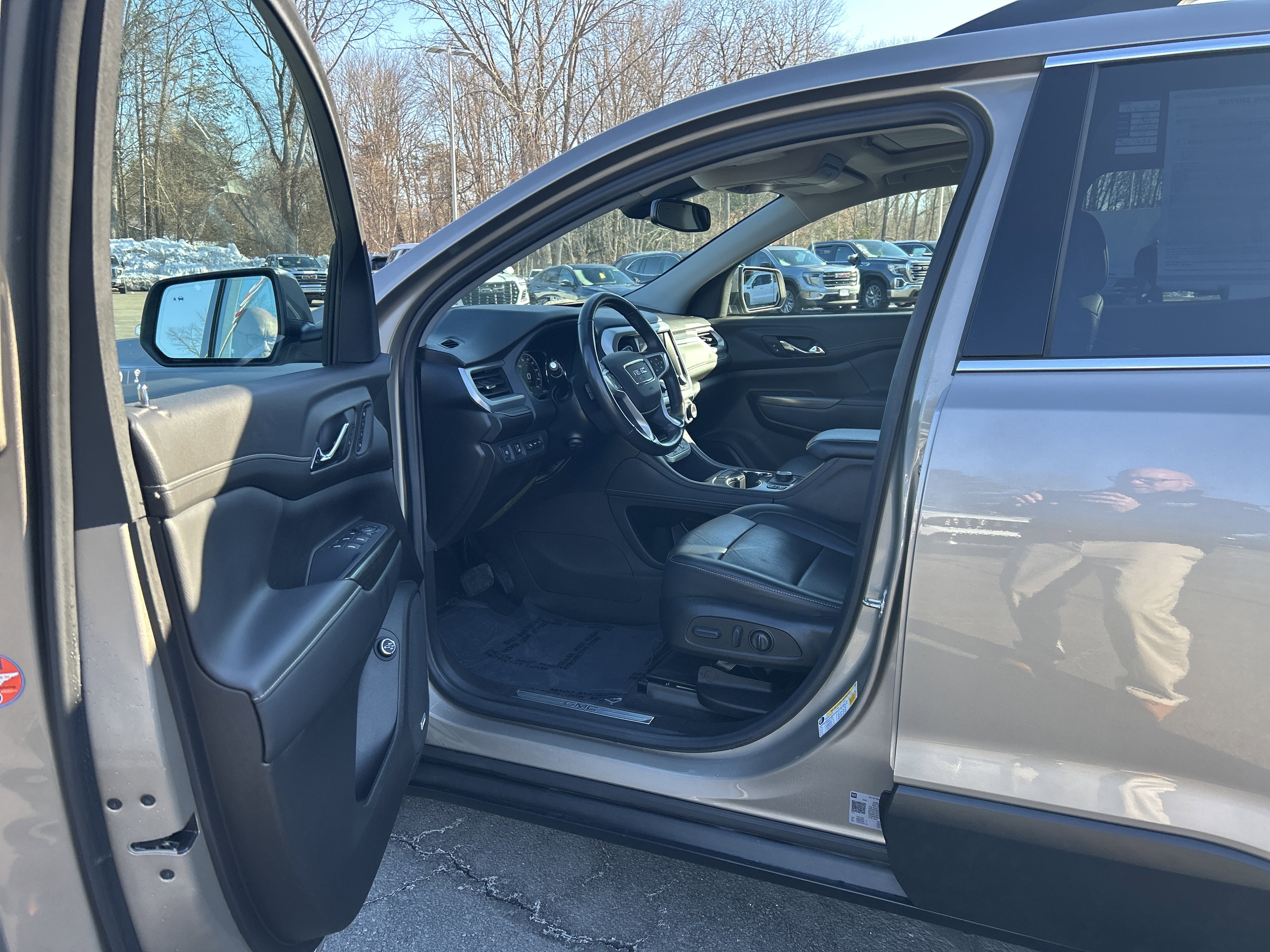 Used 2022 GMC Acadia SLT w/ Technology Package image 10