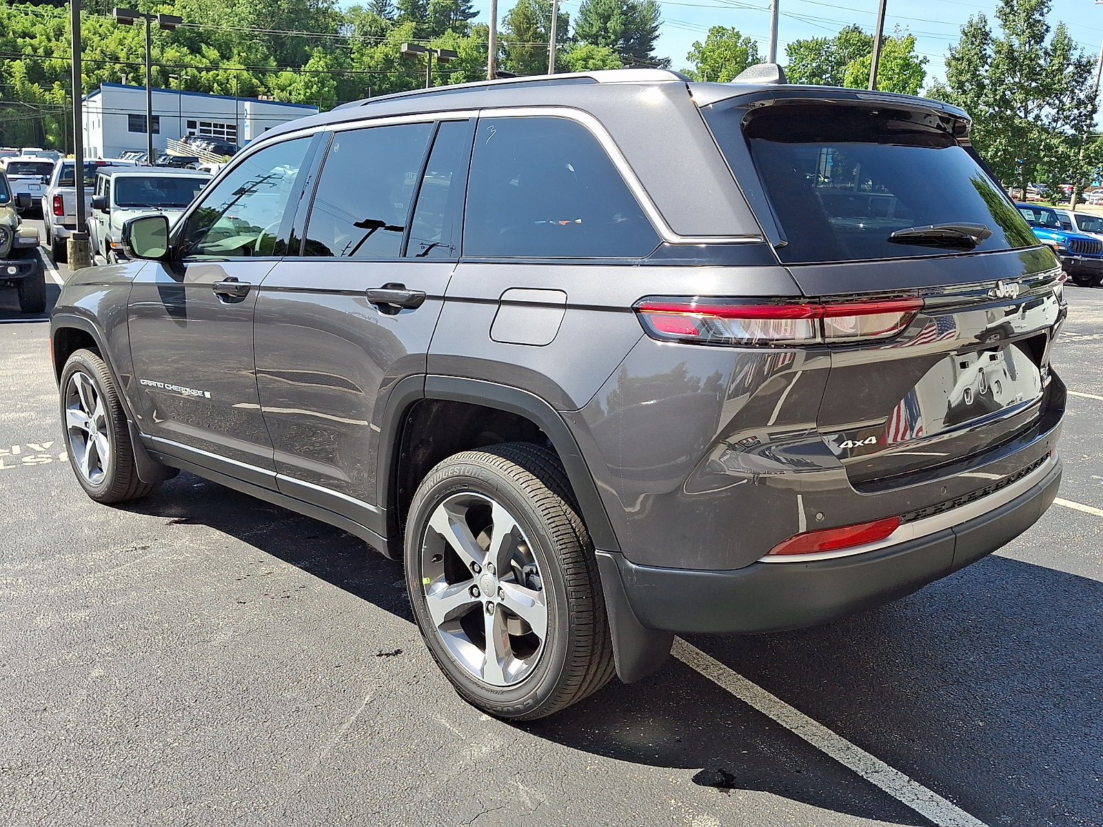 New 2026 Jeep Grand Cherokee Limited AWD/4WD image 4