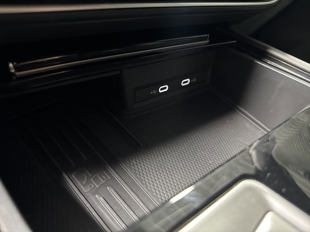 Used 2025 Volkswagen Atlas Cross Sport SE image 30