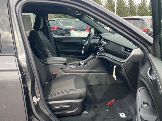 New 2025 Jeep Grand Cherokee L Laredo image 28