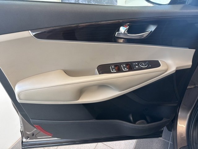 Used 2019 Kia Sorento LX w/ LX Convenience Package image 19