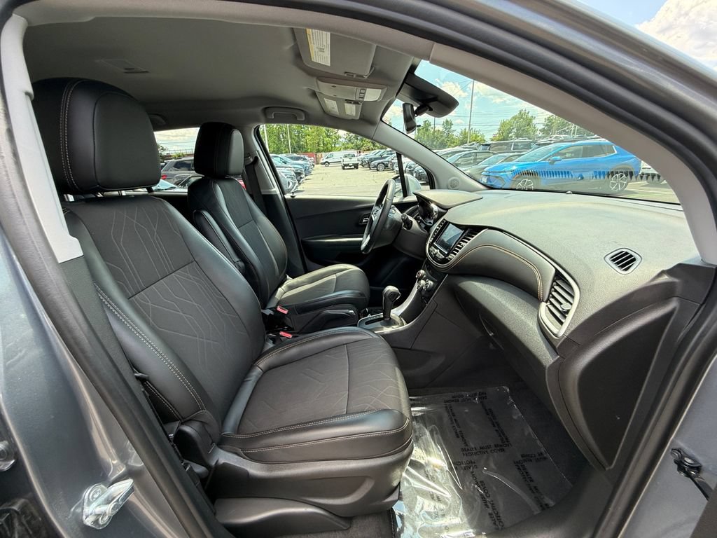 Used 2020 Chevrolet Trax LT w/ Driver Confidence Package FWD image 24