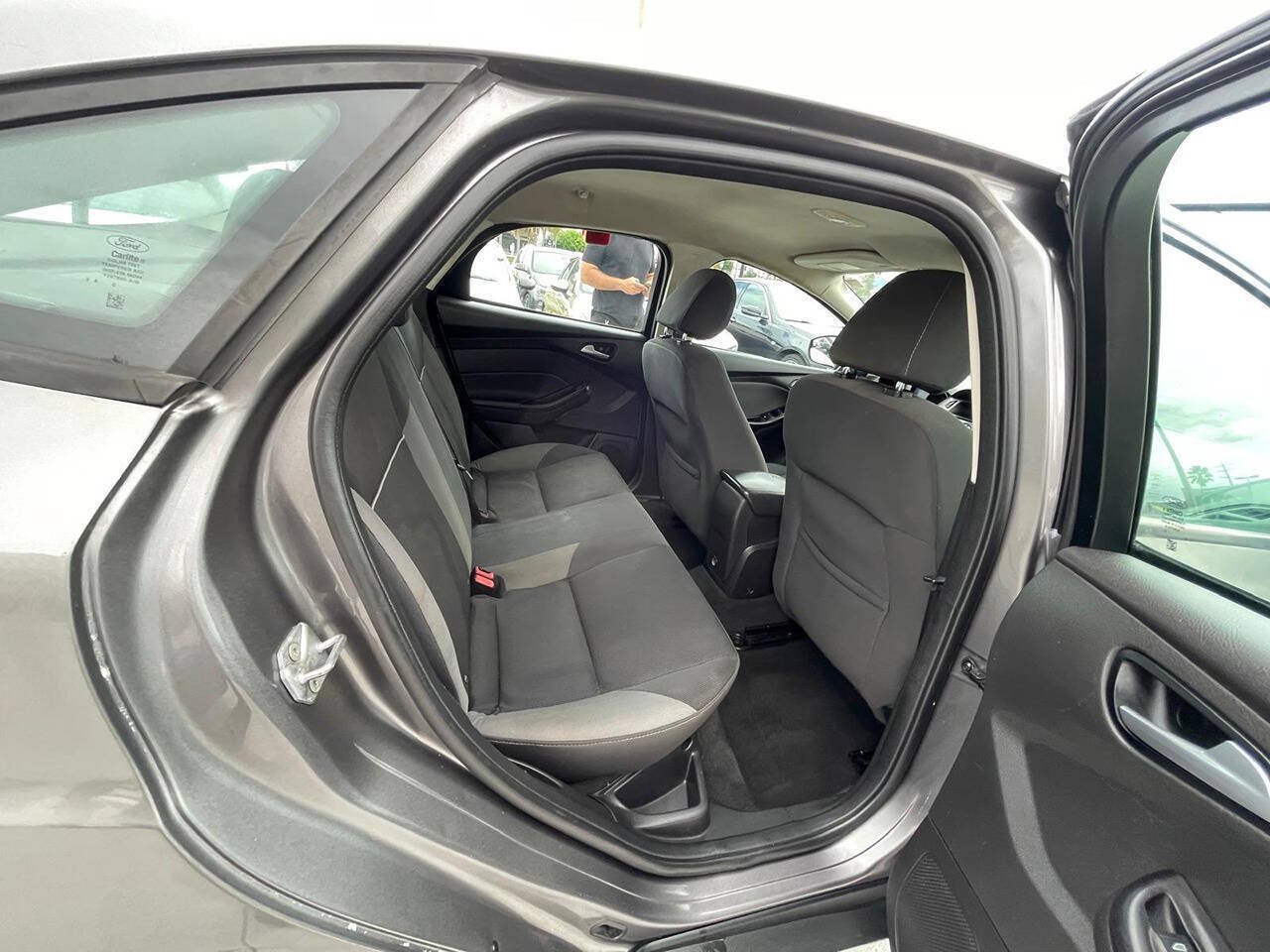 Used 2014 Ford Focus SE FWD image 17