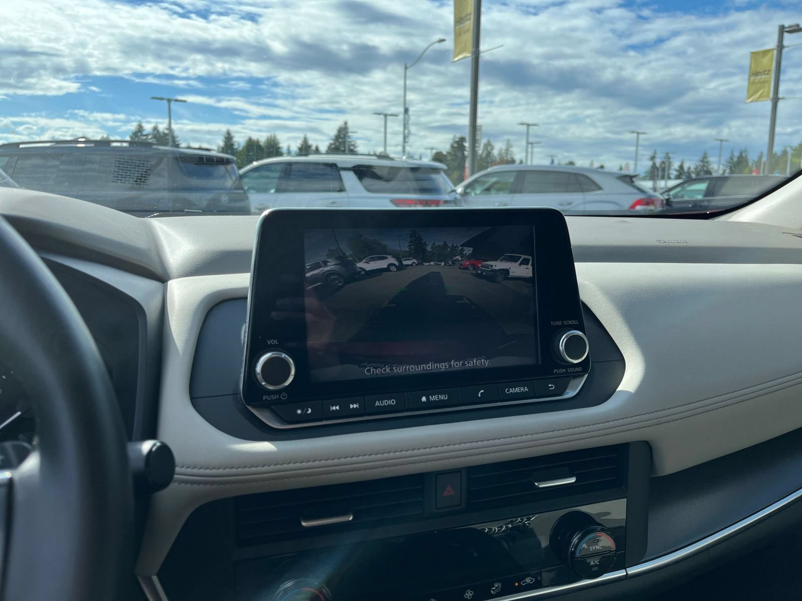 Used 2025 Nissan Rogue SV AWD/4WD image 25