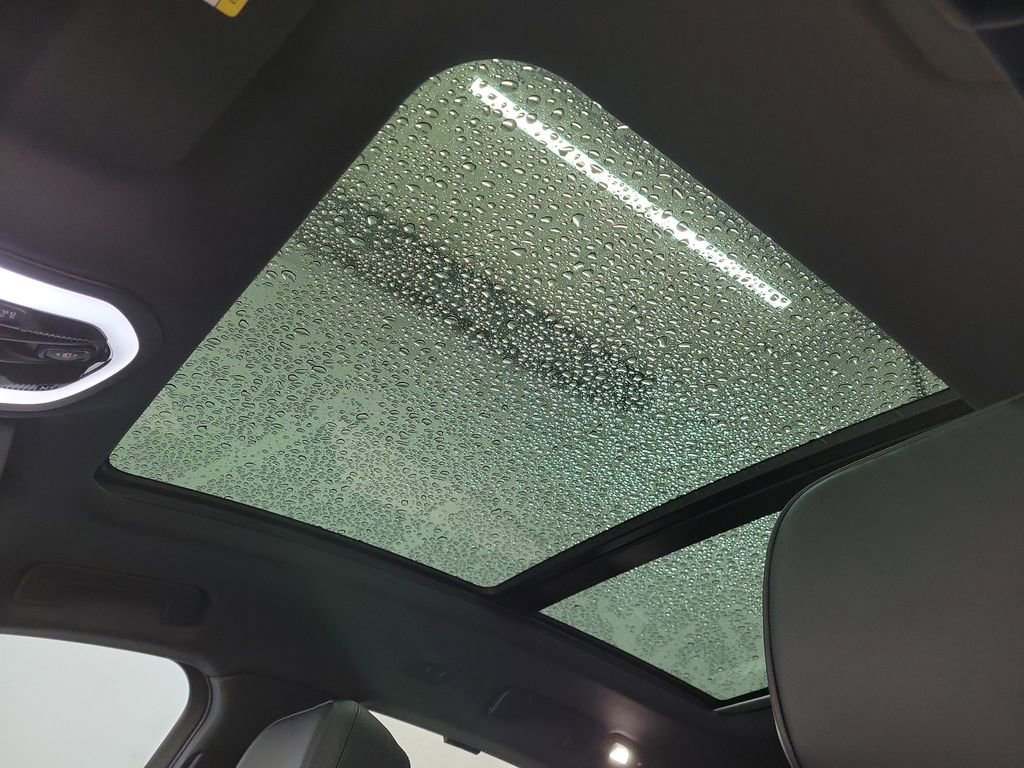 Used 2025 Porsche Macan image 18