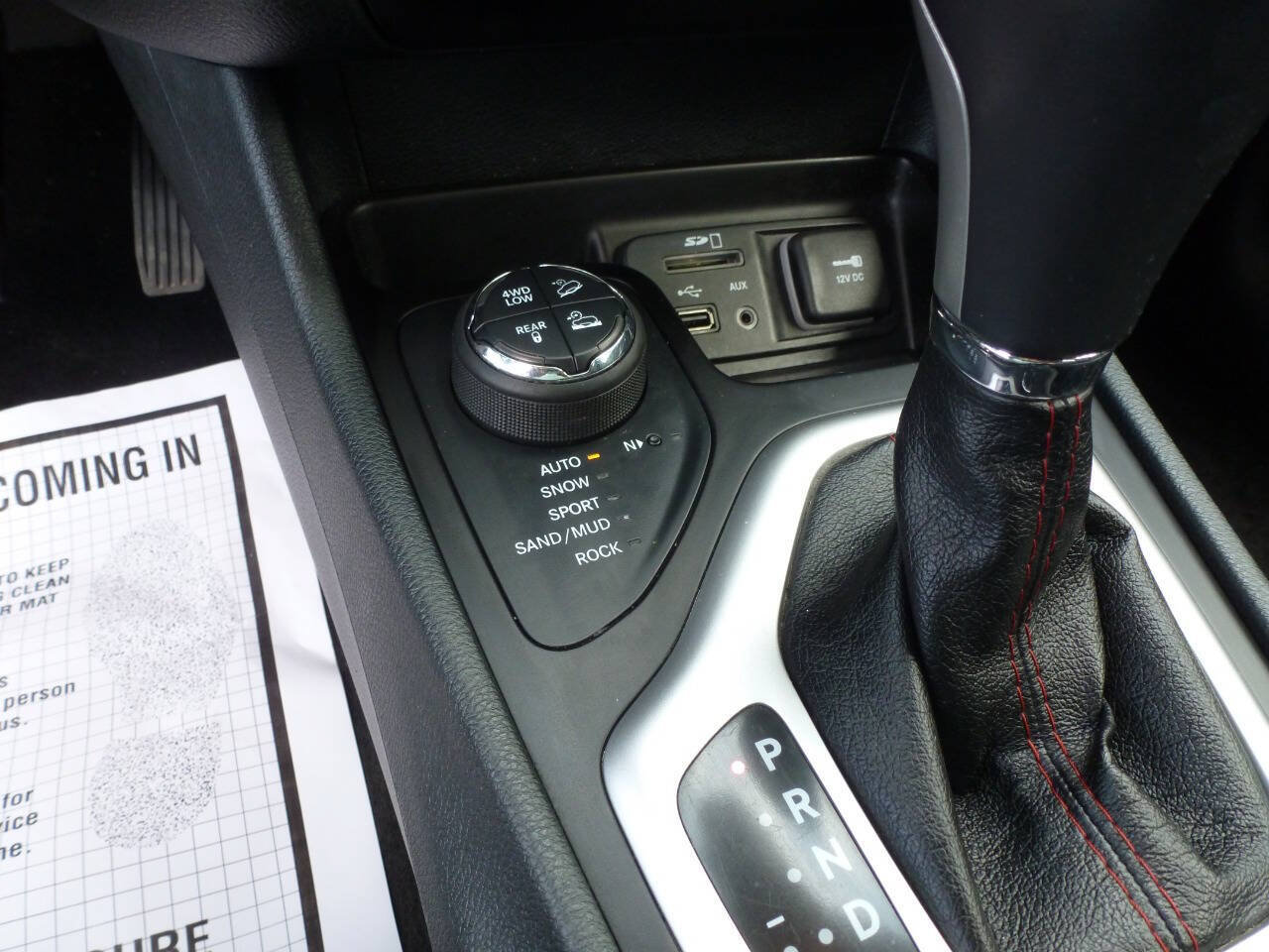 Used 2014 Jeep Cherokee Trailhawk AWD/4WD image 28