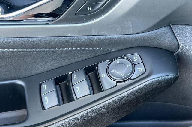 Used 2023 Chevrolet Traverse LT image 12