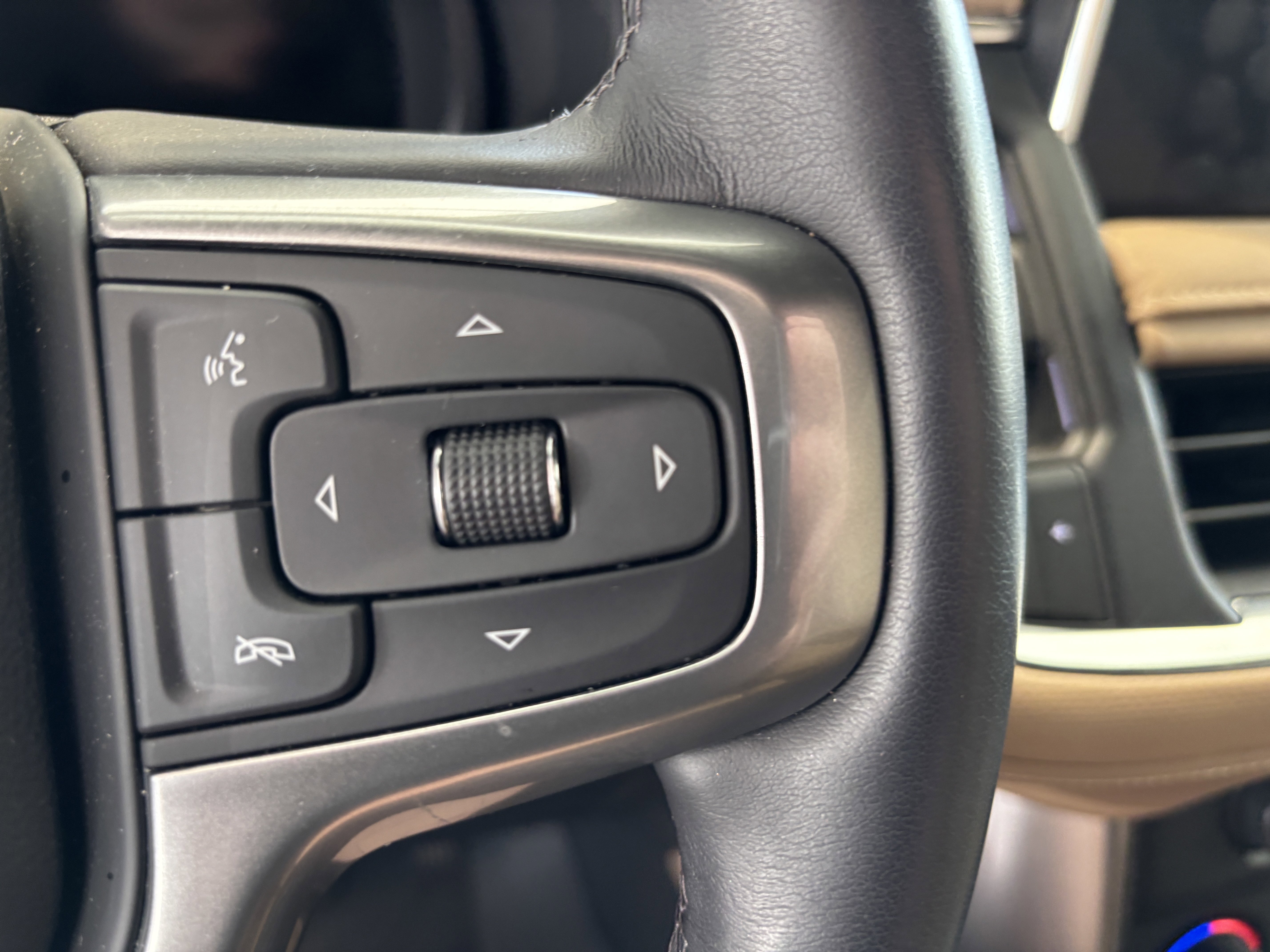 Used 2023 Chevrolet Suburban Premier w/ Advanced Technology Package image 11