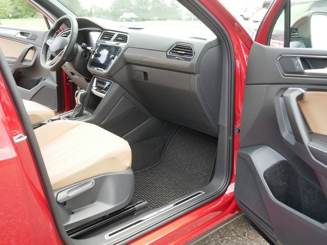 Certified 2024 Volkswagen Tiguan SE R-Line AWD/4WD image 19