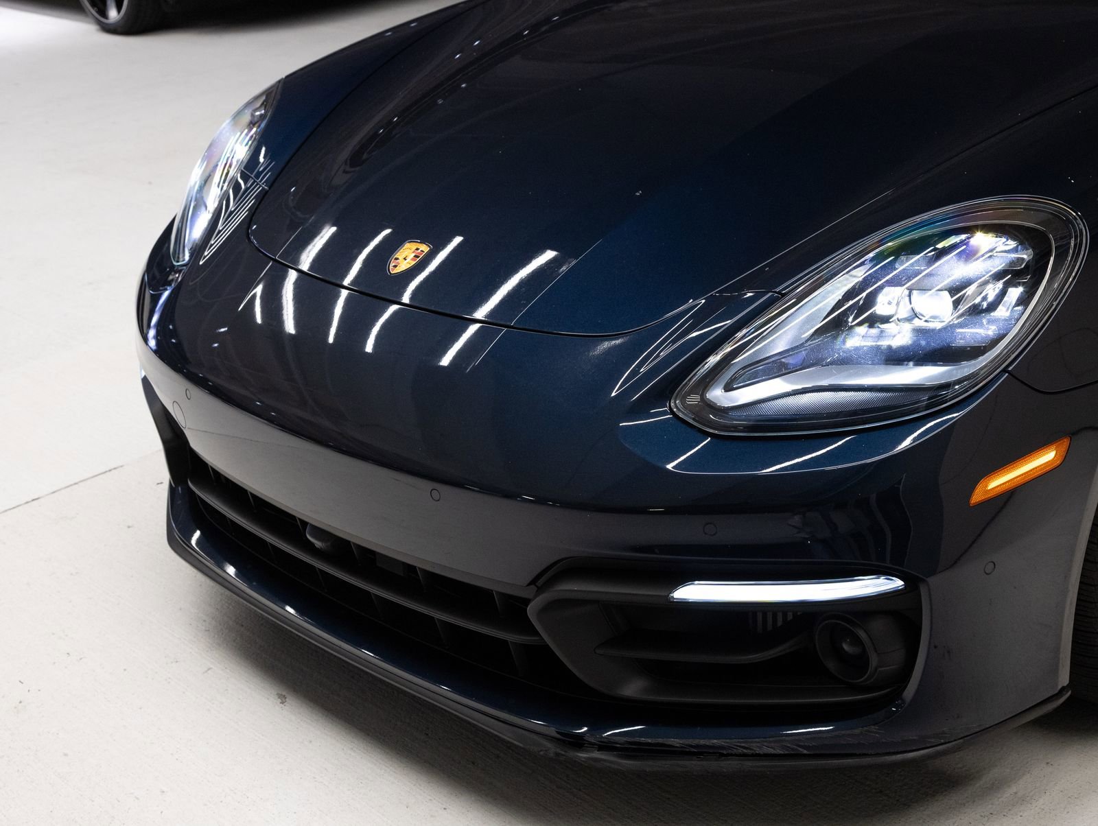 Certified 2023 Porsche Panamera 4 Platinum Edition AWD/4WD image 34